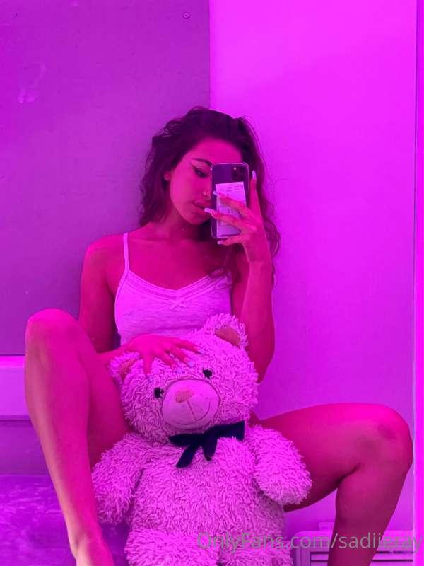 wanna be my teddy bear?🥰