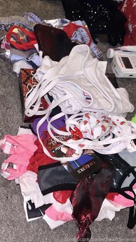 Organize organize organize 🥰♥️ 

I’m finding so so so many lingeries and kinky items I’ve never/haven’t since my first month on here😭♥️ I’m currently separating all of them between my goth girl sets, kawaii/DDlg sets,Basic lingerie, Cosplay, PetPlay &amp; more so it’s easier to post a variety of me constantly 😍♥️ 

#fyp #kawaii #egirl #gothgirl #mommy #milf #smol #petite #daddysgirl #kinky #bdsm #mask #paddle #goodgirl #gfe #bi #little #leather #latex #femdom #alt 
