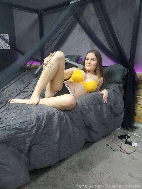 dakotahotwife image #125