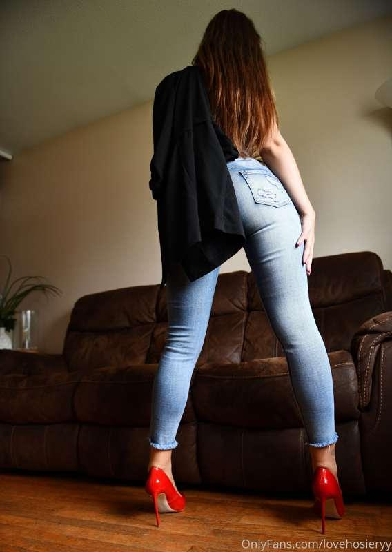 The best part of coming home is taking my heels, and in this..