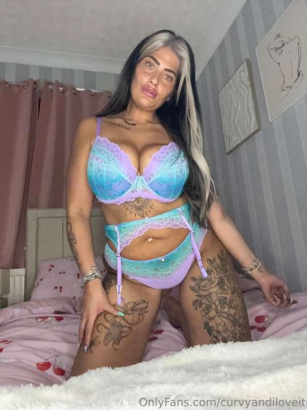 curvyandiloveit image #0