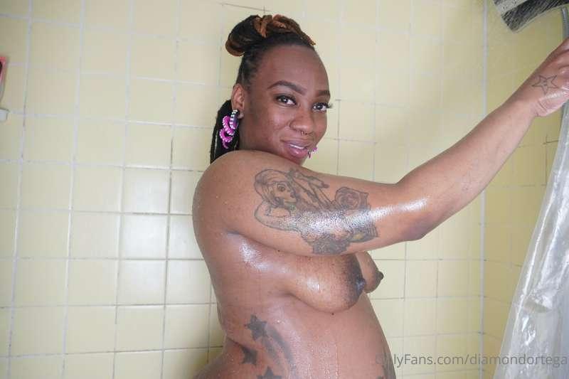 I did it!!! I finally shaved my pits. Video coming soon!!! T..