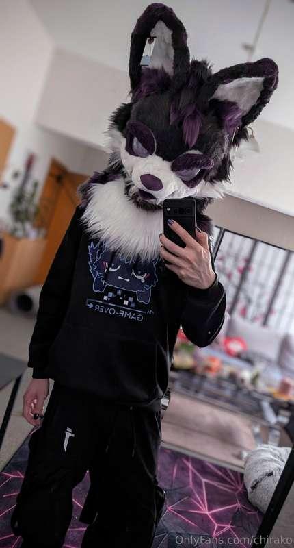 Fluffy boi undressing and wiggling his bone to seduce u >;3