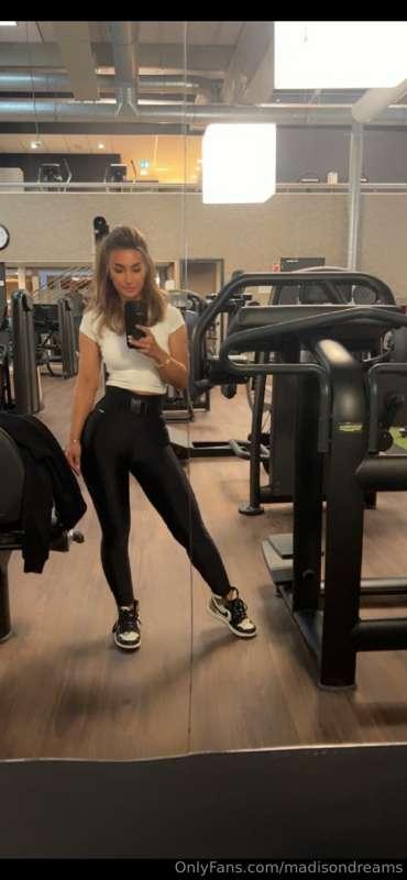 Should I record myself doing a leg workout?👅