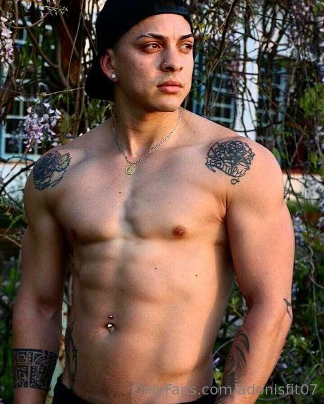 Hi love !!! I’m adonis , a fitness guy with a good physique ..