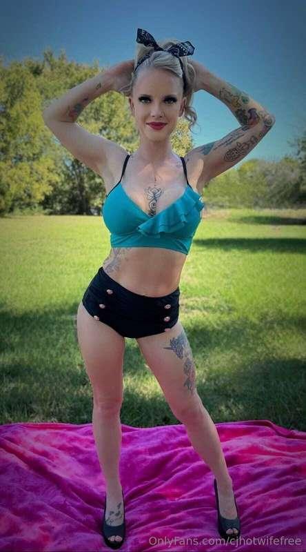 Do I remind you of Harley Quinn in this picture? 😍
