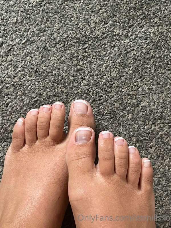 Fresh painted toes 🤩
