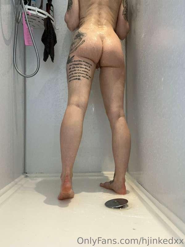 It’s shower time and I love having fun in the shower. The wa..