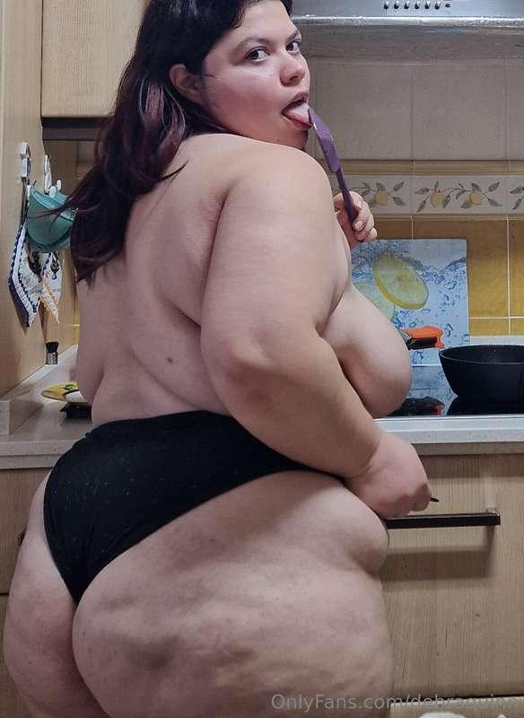 ¿Me follarias contra la encima de la cocina? Yo puedo ser tu..