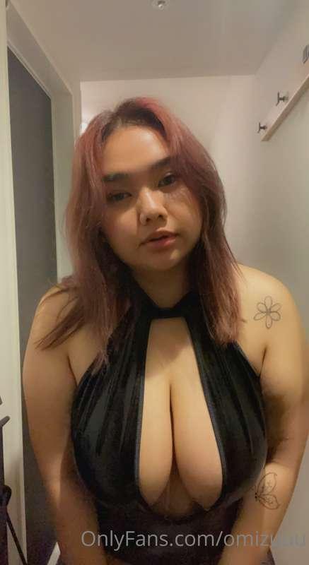 let's start with a sloppy titty fuck💦