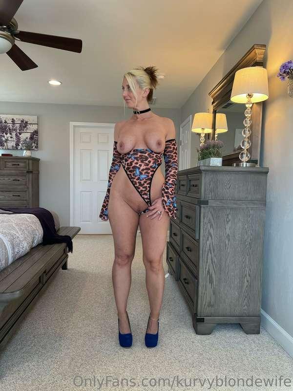 kurvyblondewife image #23