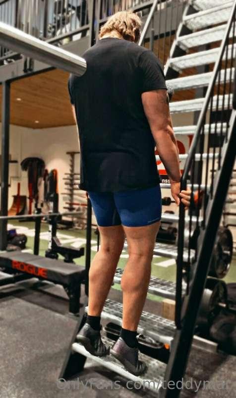 Calves looking bulge-y 😋
