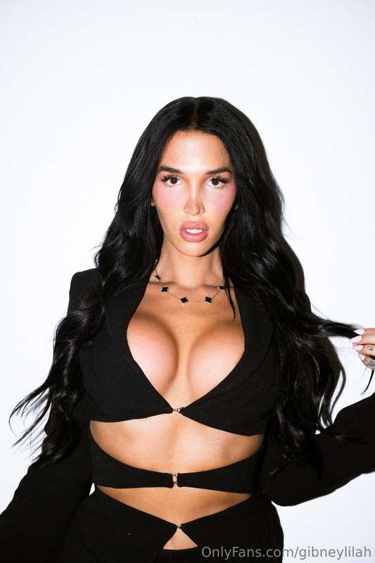 Tell me you're coming to my live tonight at 7pm PST 😈