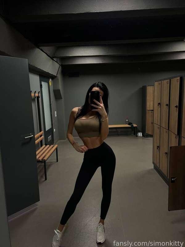Do u love gym ? 🩷😍

#naked #nude #brunette #fyp #custom #ad #bigtits #horny #newmodel 