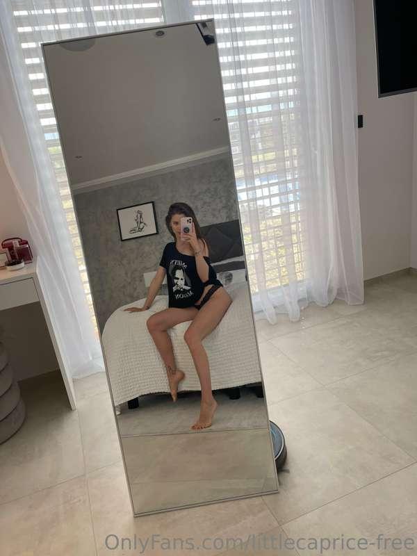 staying in all weekend and chatting 😈 Let's sext on @littlec..