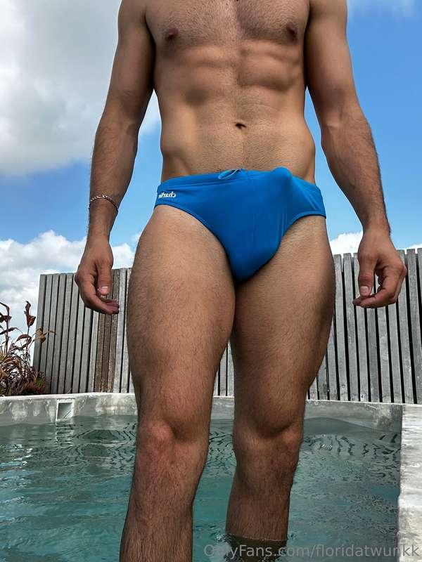 Pool boy 🏊‍♂️ 💦