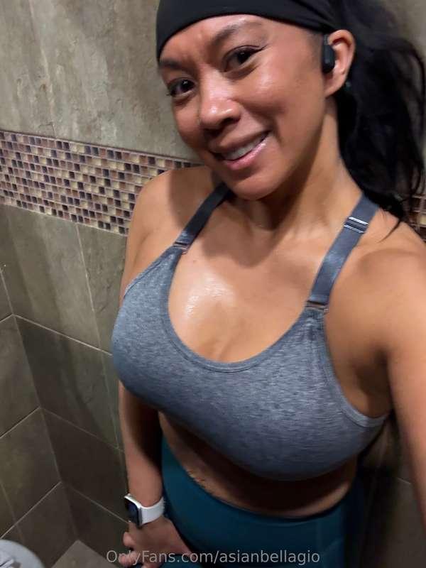 Sweet sweaty titty Tuesday 🍒