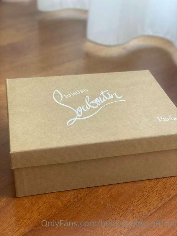 A new gift for me and for Louboutin’s lovers… do you like th..