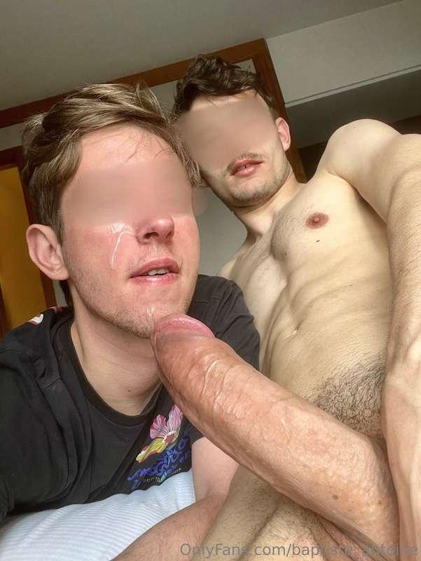 🇫🇷Photo après avoir joui. Baptiste est tellement content de ..