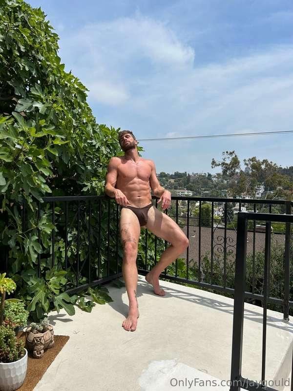 Apply SPF for me 🧴
