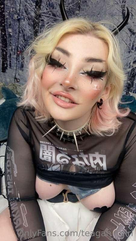 cute little picture set.. do you think I'm pretty 🥺?