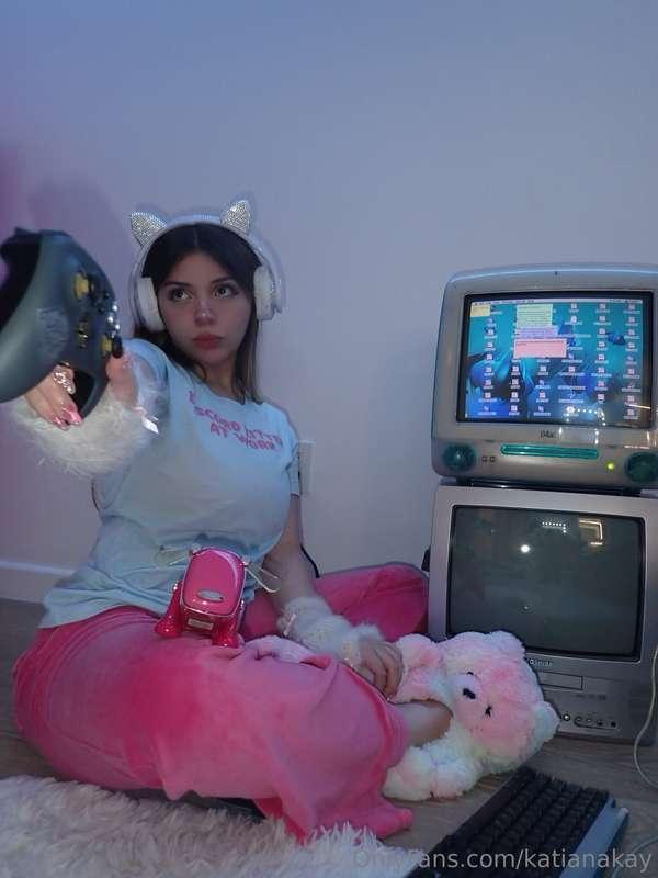 POV: i let u play the game but i have to give u head while u..