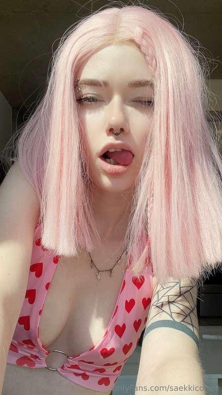 Armpits n nipslips :p