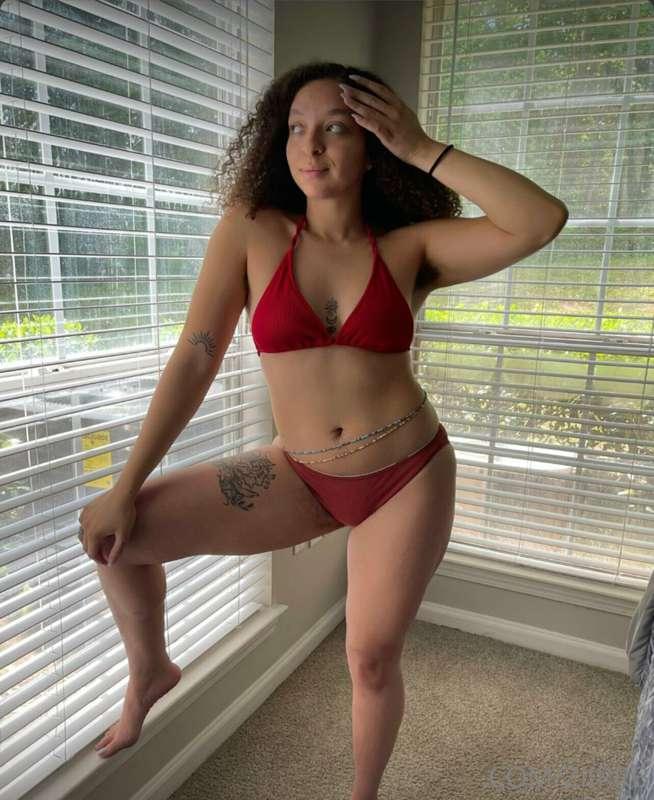 Do you like this red bikini?😏