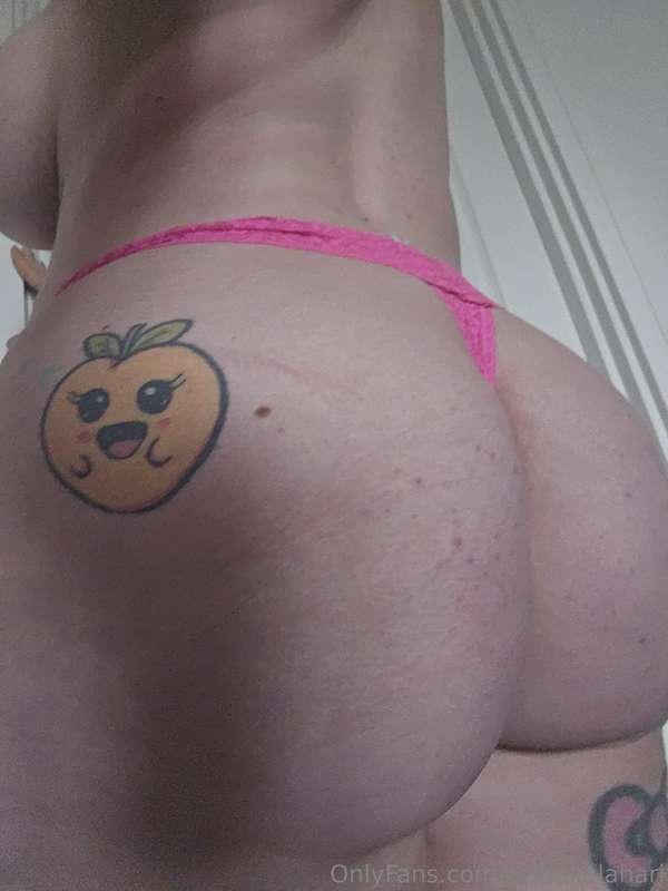 That big peachy ass won't worship itself! It's your job, so ..