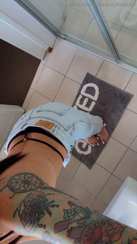 G strings and jeans yessss sir 😈
