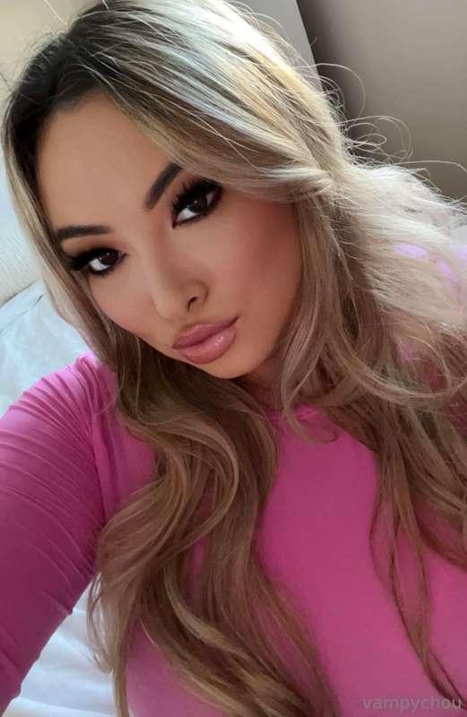 these lips were made for eating and sucking 🍆🤤