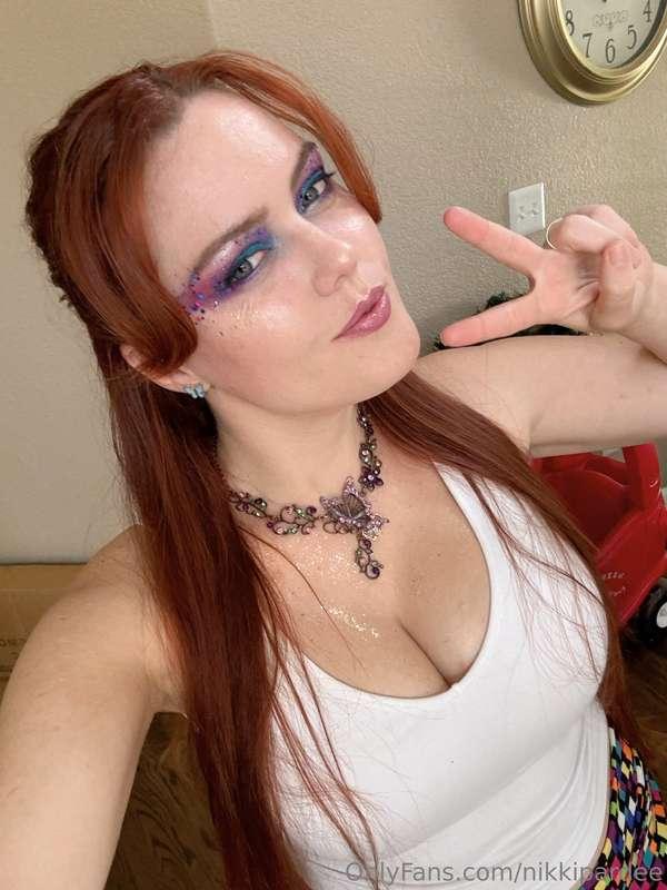 Hey eyes up here! Look I even added glitter to draw your eye..