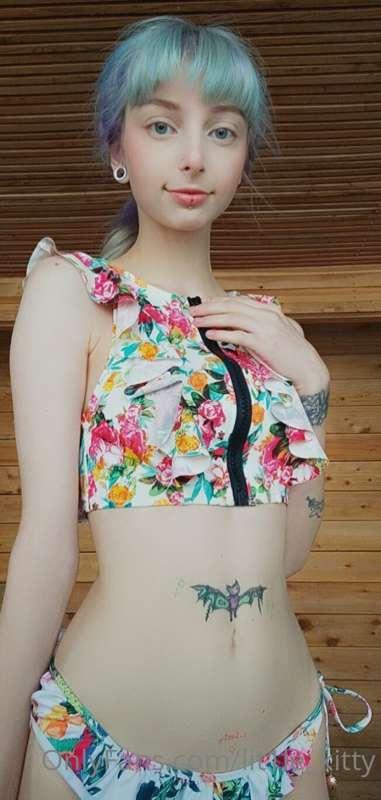 let's go swimming together💦💦💦
 ask for more content via sms