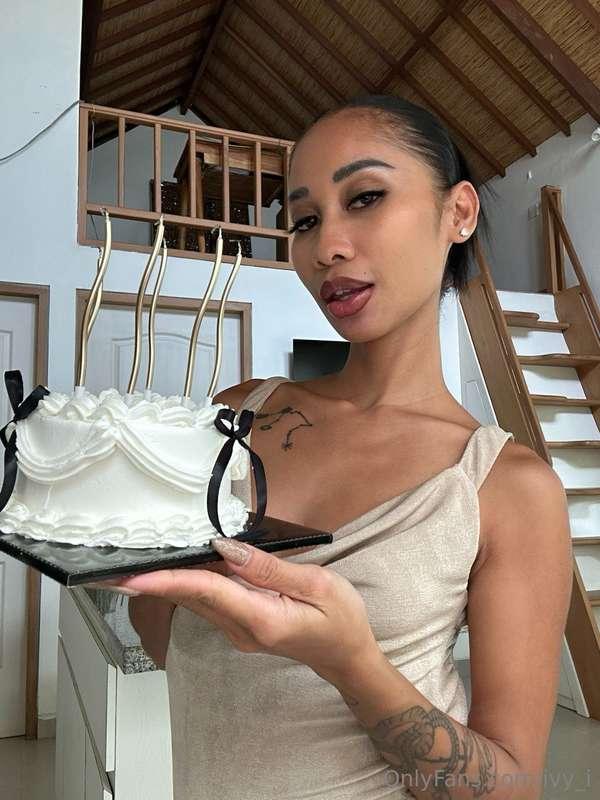 Happy Birthday, beautiful girl ! Be the most successful and ..