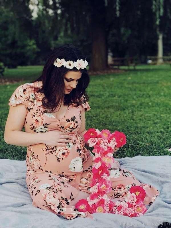 Maternity pic from 2018 🌺