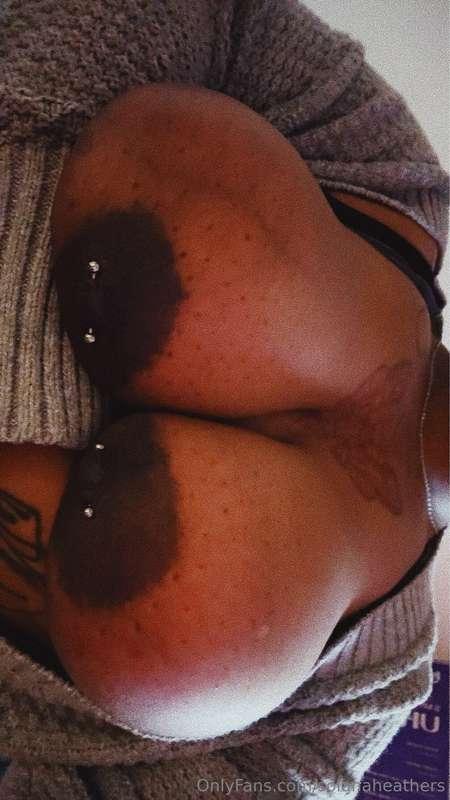 Awee does mommy need to feed you✨?