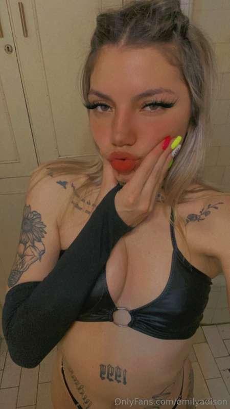 this goddess will put you in your fucking place 😈💦