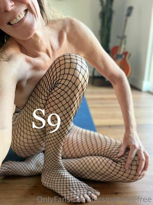 ♥️Yoga Bundle♥️

♥️S9 Yoga in a fishnet body stocking. 12:52..