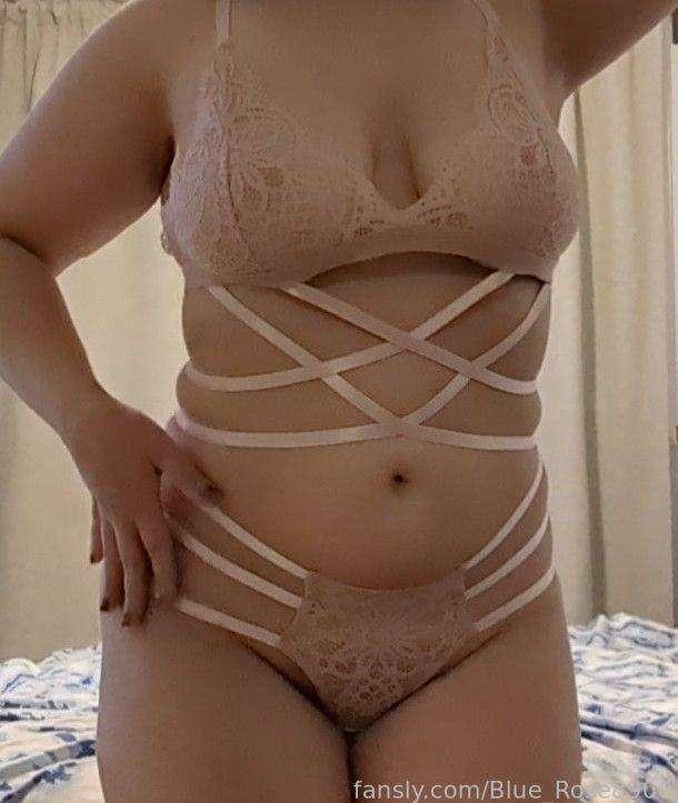 Pale Pink Lace and Straps Lingerie - what do you think? ✨💗 Bondage feel, yeah? 🔥😈 Should I make a sneezy video in this, or get it in another colour?

#fyp #lingerie #amature #boobs #bum #ass #breasts #curvy #tease #tummy #natural #thighs 