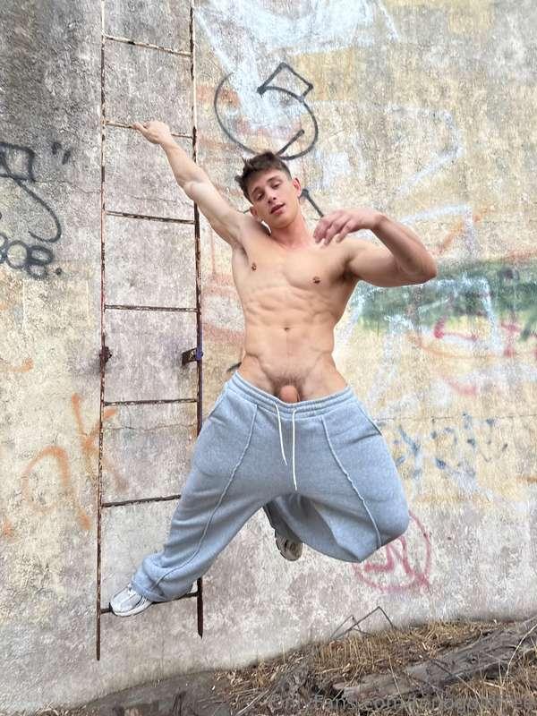 Just hanging around and looking for my first twink of 2025! ..