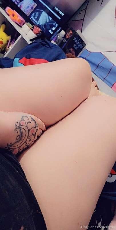 Swipe to see more 😏😋

Who loves juicy thicc thighs? I rarely..