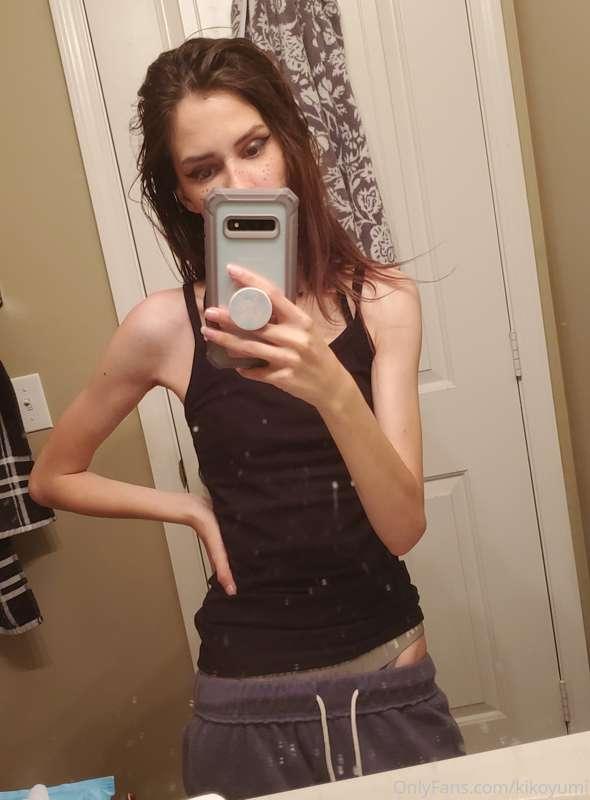 About to shower, I wanna be lazy and not remove the make up ..