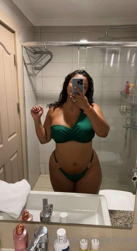 Everybody needs a green bikini 💕🌸