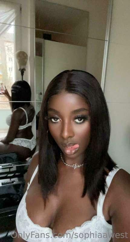 mhhm don’t you think these eyes looking hungry af? Maybe you..