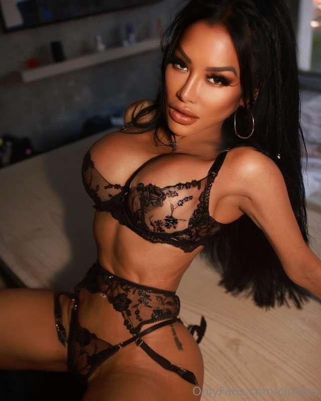 before bed thoughts are the best...😈 what's on your mind ton..
