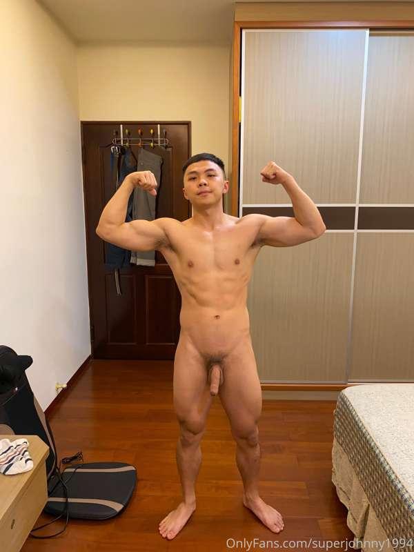 教練可愛裸拍😏🤙請跪下吃美屌🍆
Would you like to suck my dick?