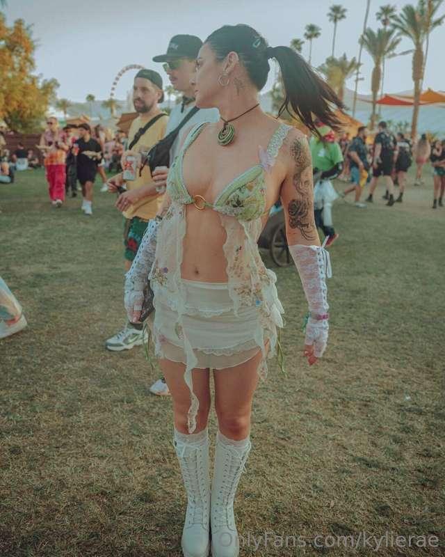 a little desert pixie fairy 💫🧚🏻🎡🦋🍄🌟