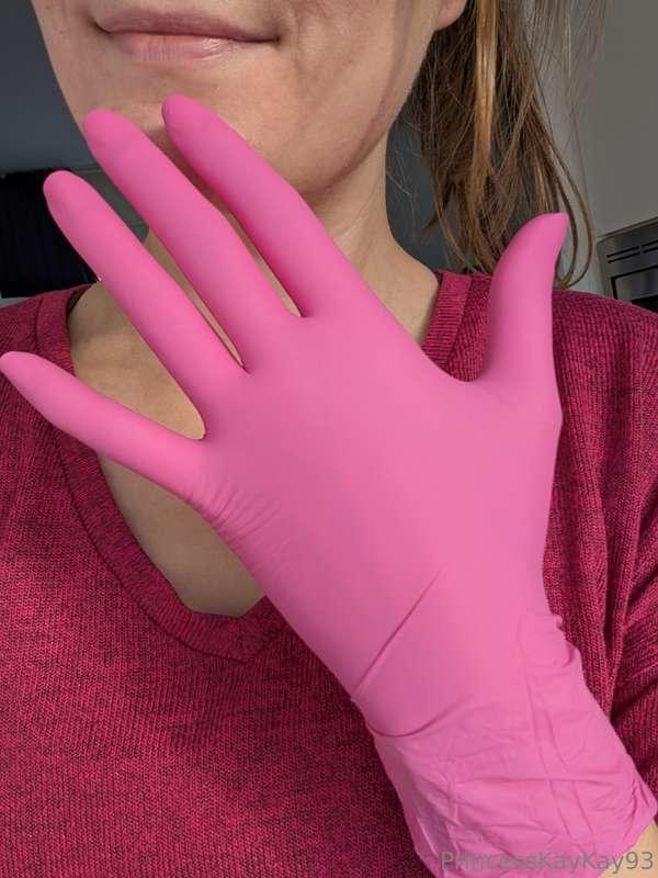 Ooooo my new magnolia pink happy gloves arrived today 😍😍💕