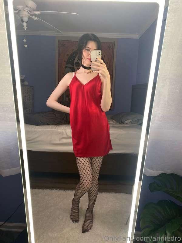 Red like your heart rate right now 💋