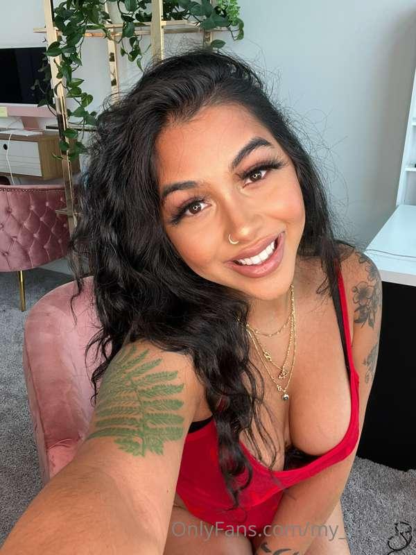 what if I told u I was playing with my pussy in this chair? ..